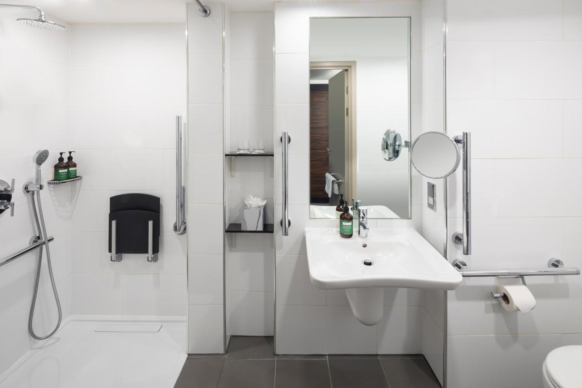 Standard Queen Room River View Disability Access